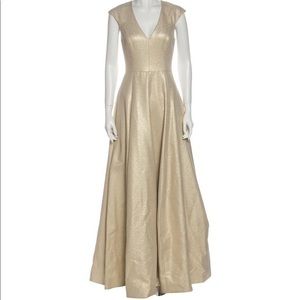 HALSTON HERITAGE PALE GOLD EVENING GOWN.